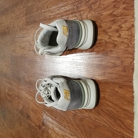 New Balance - Picture 4 of 5